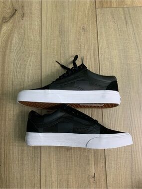 *New* Black Low-Top Leather Old Skool Vans